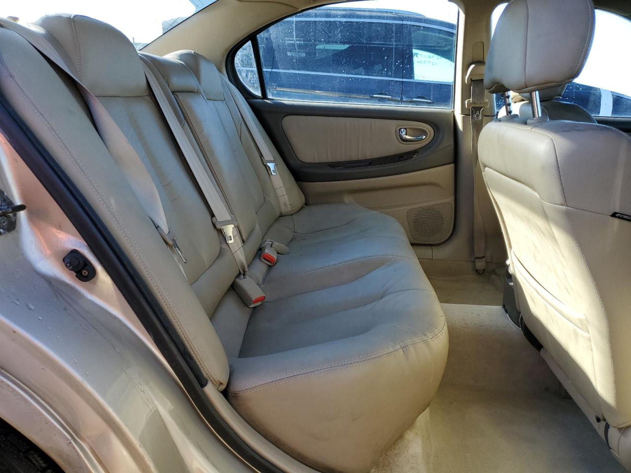 2000 Nissan Maxima - Image 10