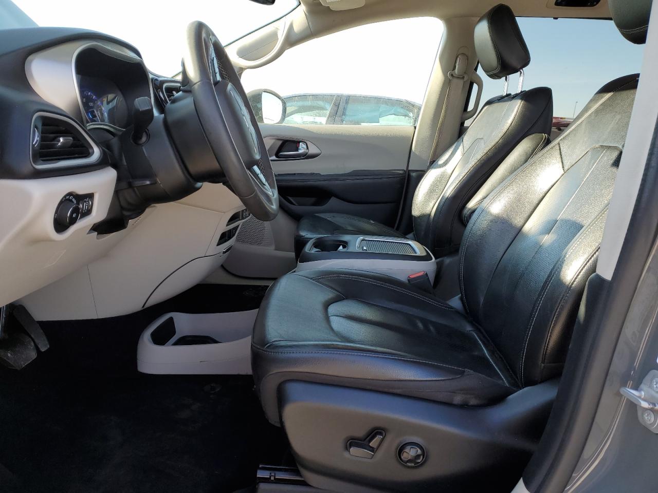 2022 Chrysler Pacifica - Image 7