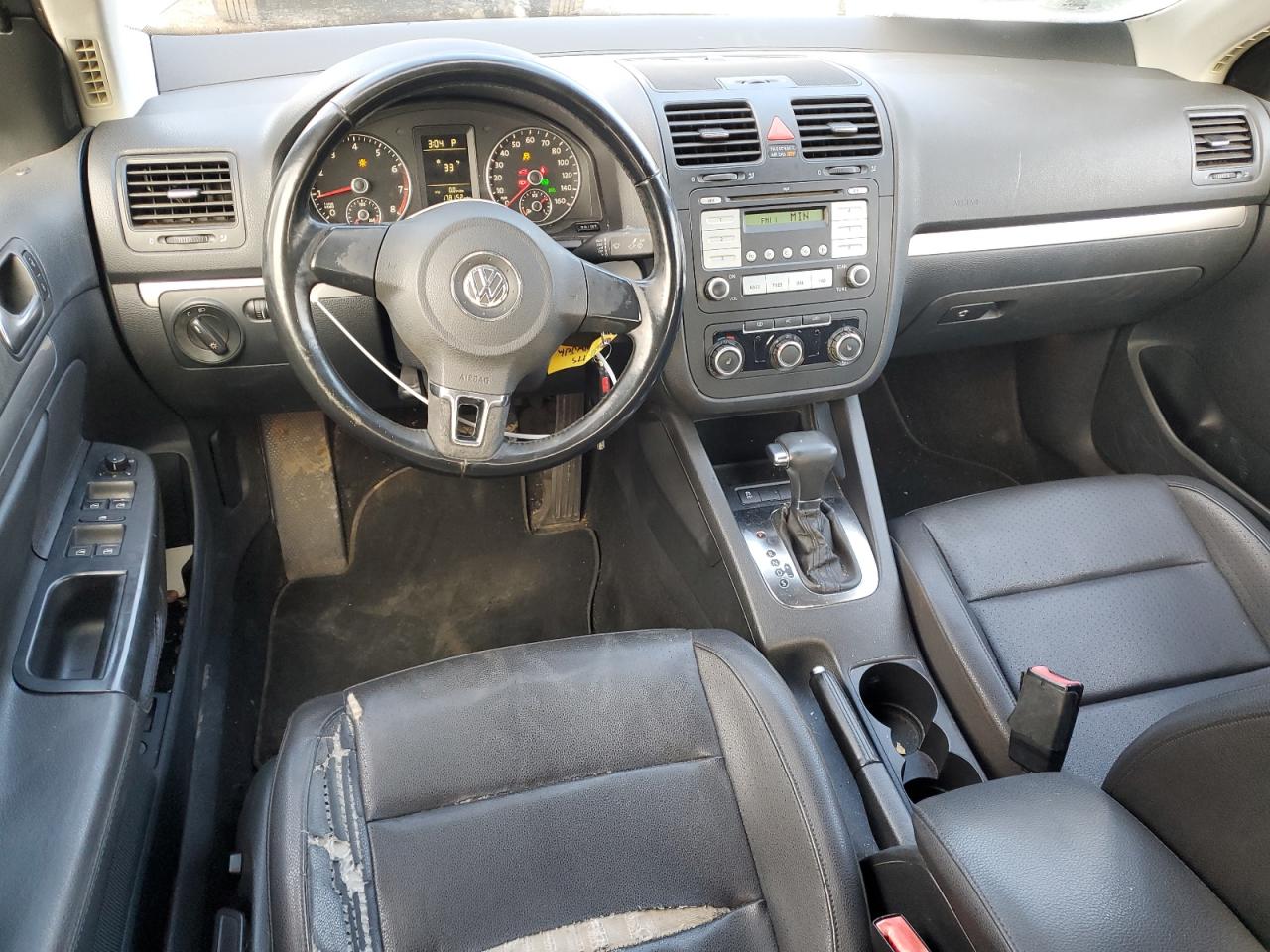 2010 Volkswagen Jetta - Image 8