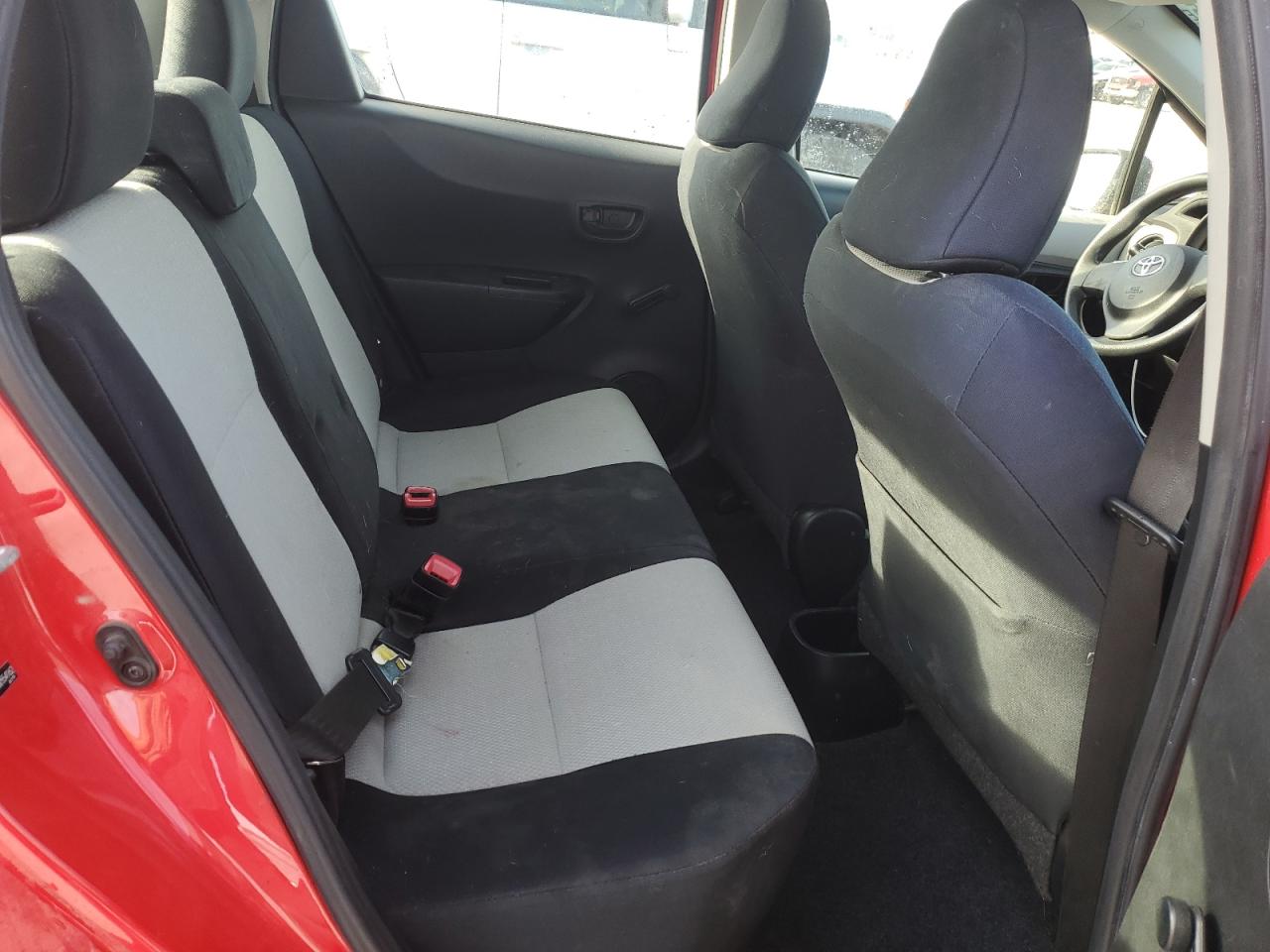 2013 Toyota Yaris - Image 10