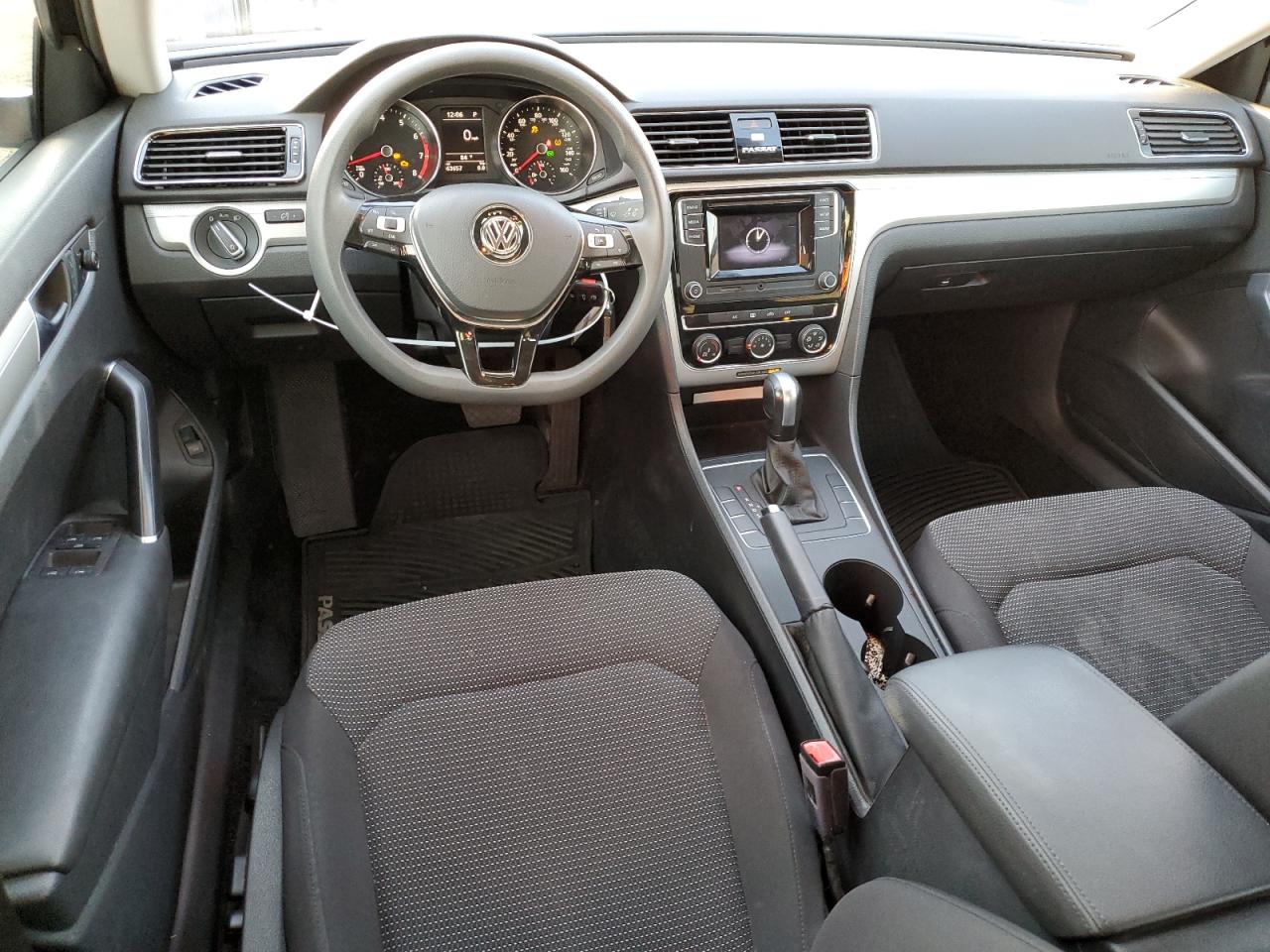 2018 Volkswagen Passat - Image 8