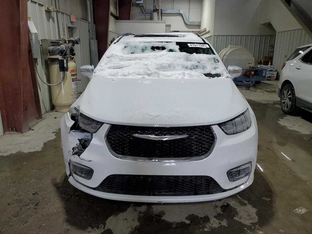 2022 Chrysler Pacifica - Image 5