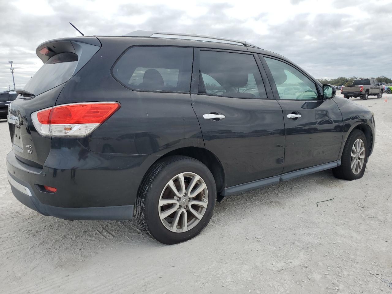 2015 Nissan Pathfinder - Image 3