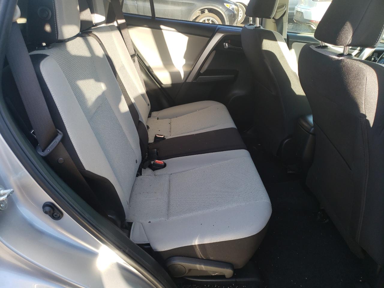 2018 Toyota RAV 4 - Image 10