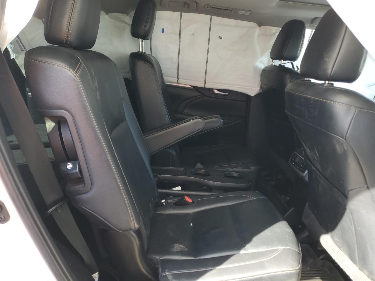 2019 Toyota Highlander - Image 11