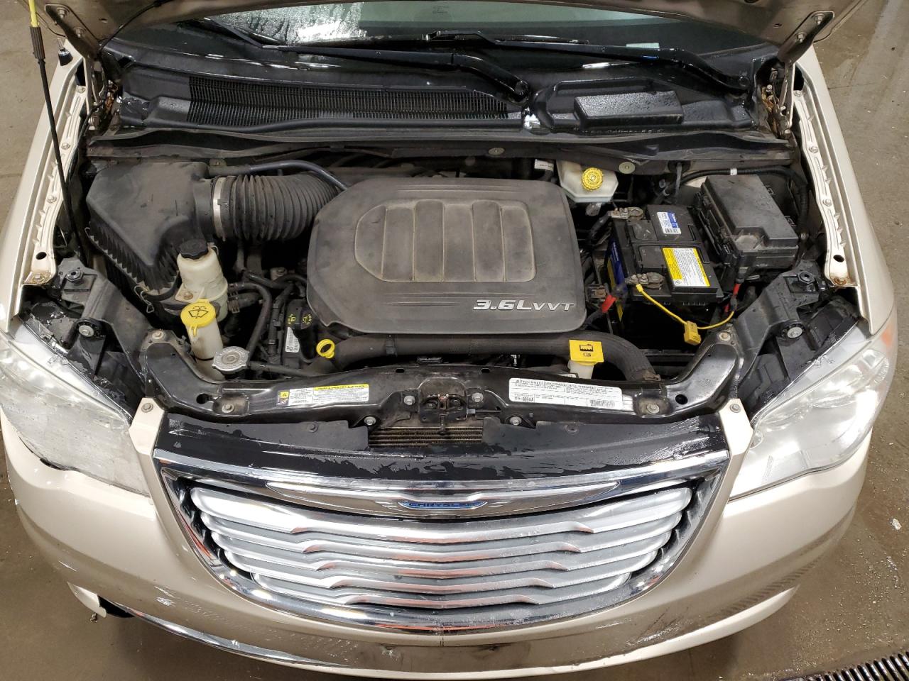 2012 Chrysler Town & Country - Image 12