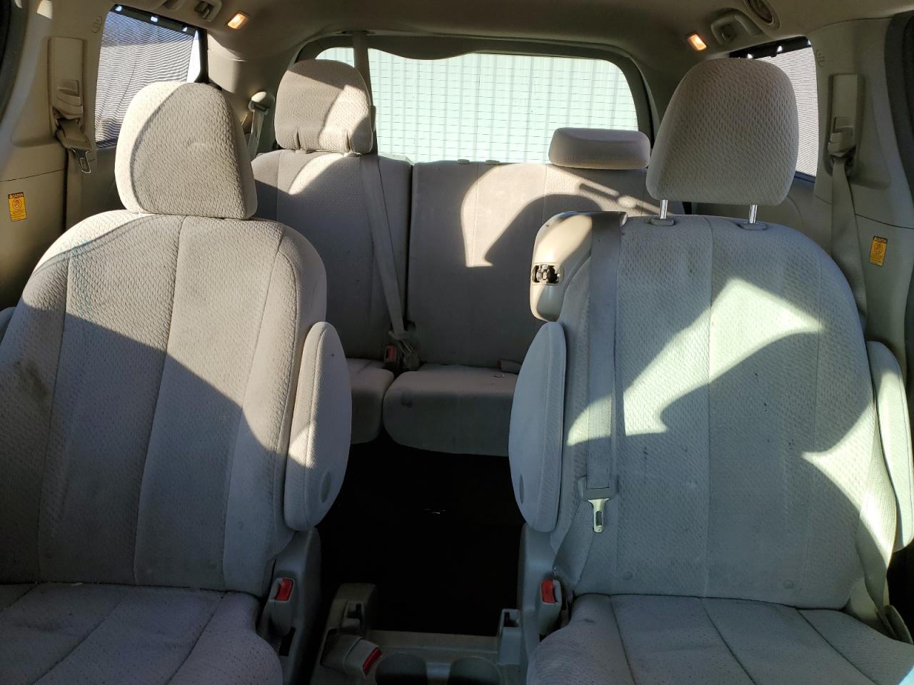 2011 Toyota Sienna - Image 10