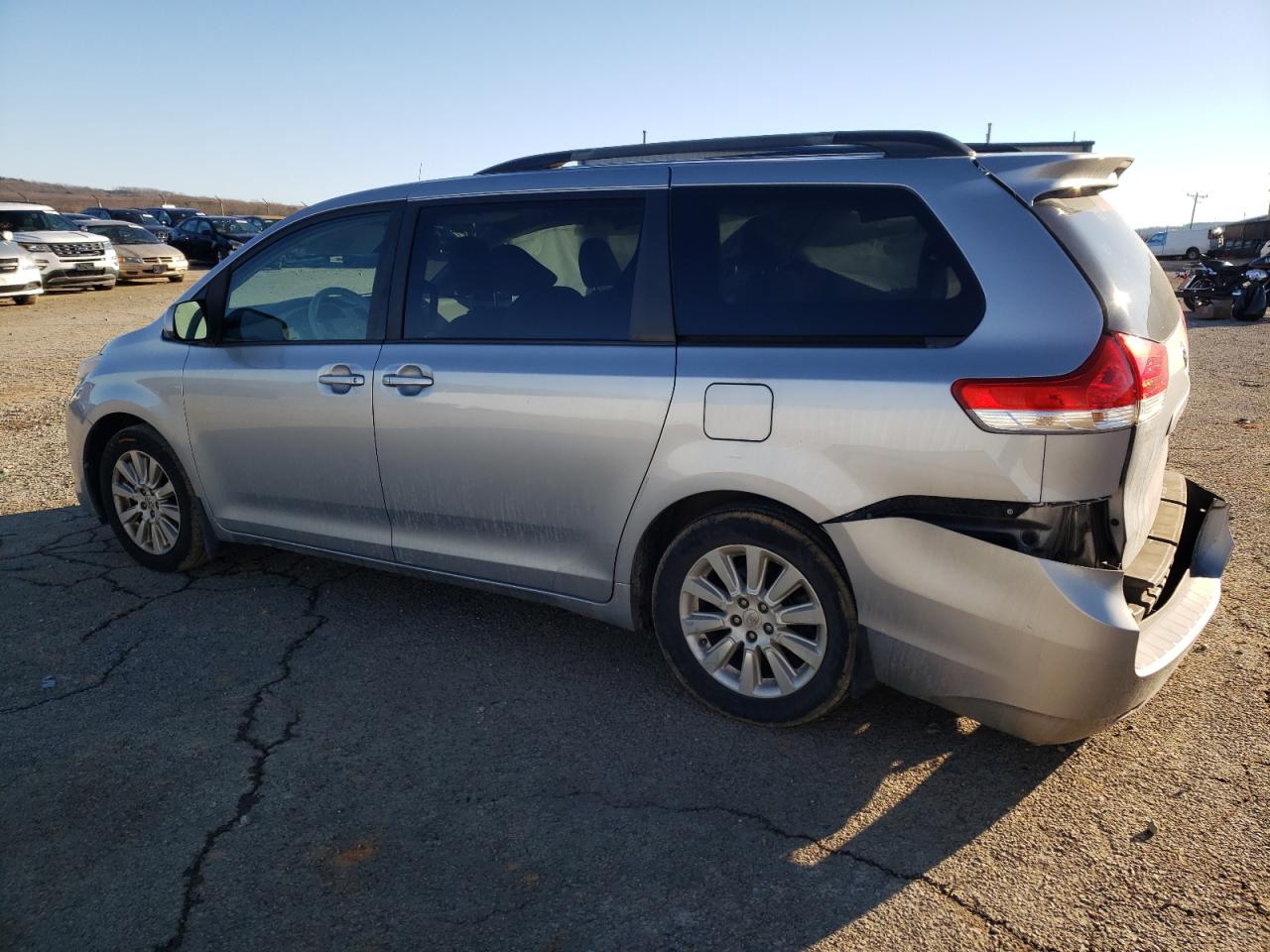2014 Toyota Sienna - Image 2