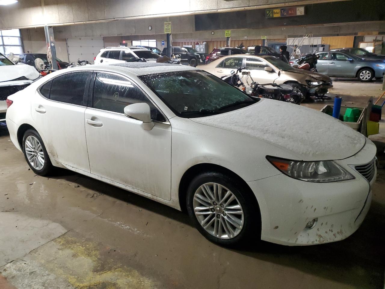 2015 Lexus ES - Image 4
