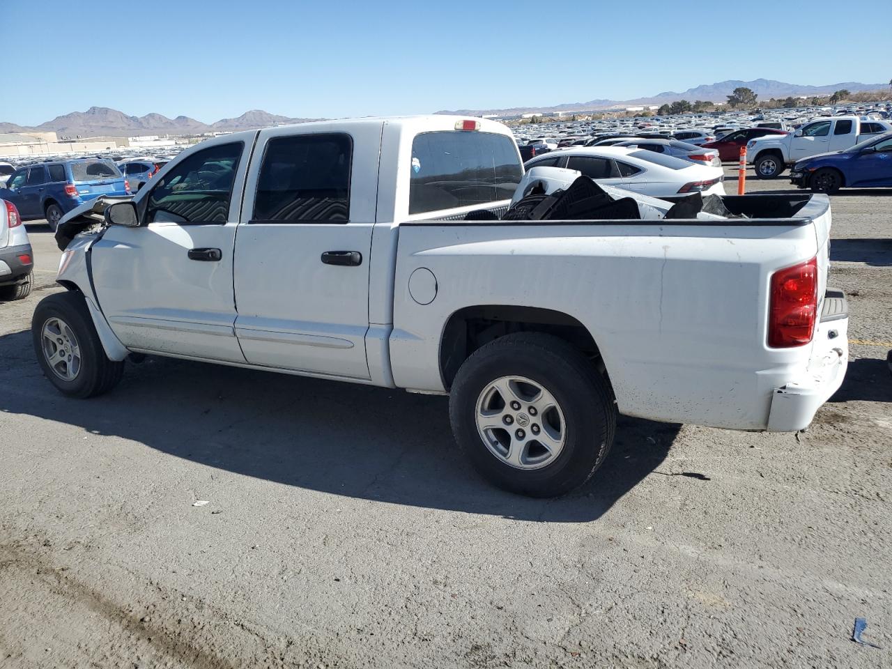 2006 Dodge Dakota - Image 2
