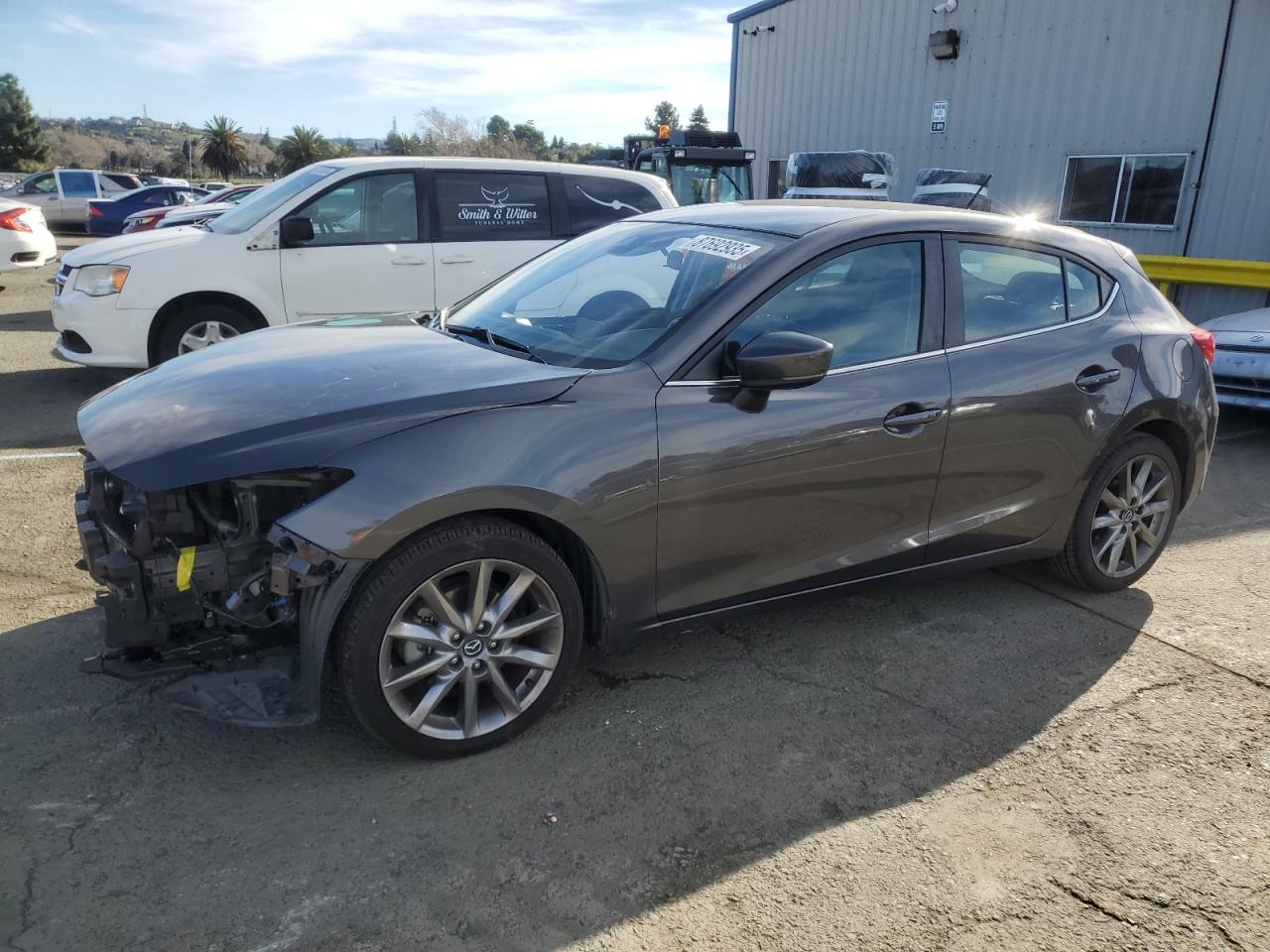 VIN 3MZBN1L37JM171684 2018 MAZDA 3 no.1