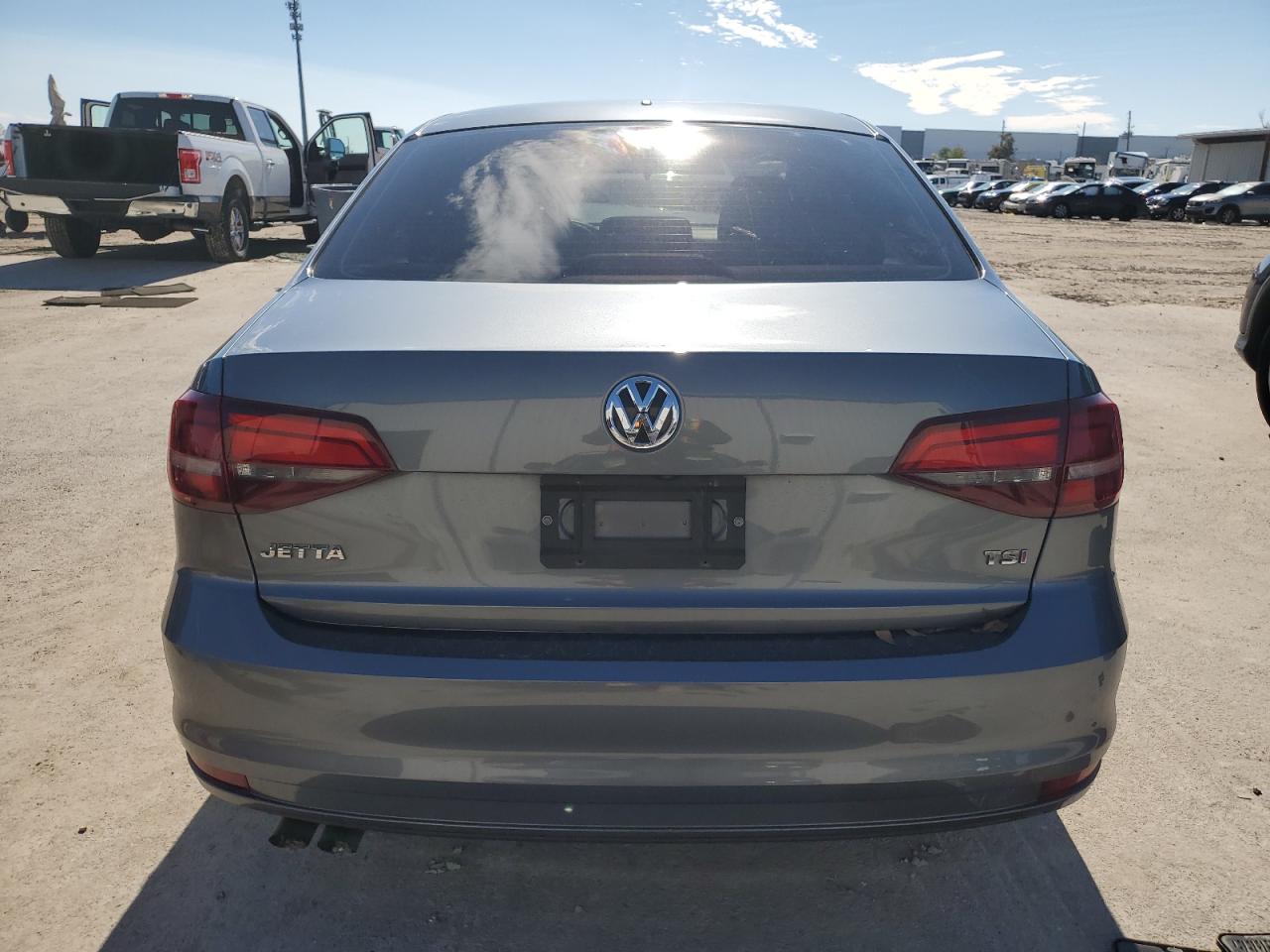 2017 Volkswagen Jetta - Image 6