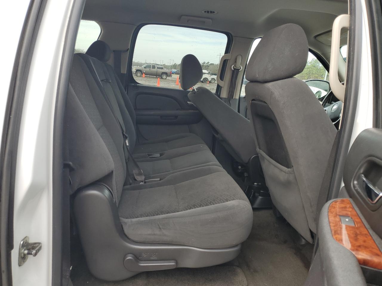2007 Chevrolet Suburban - Image 12