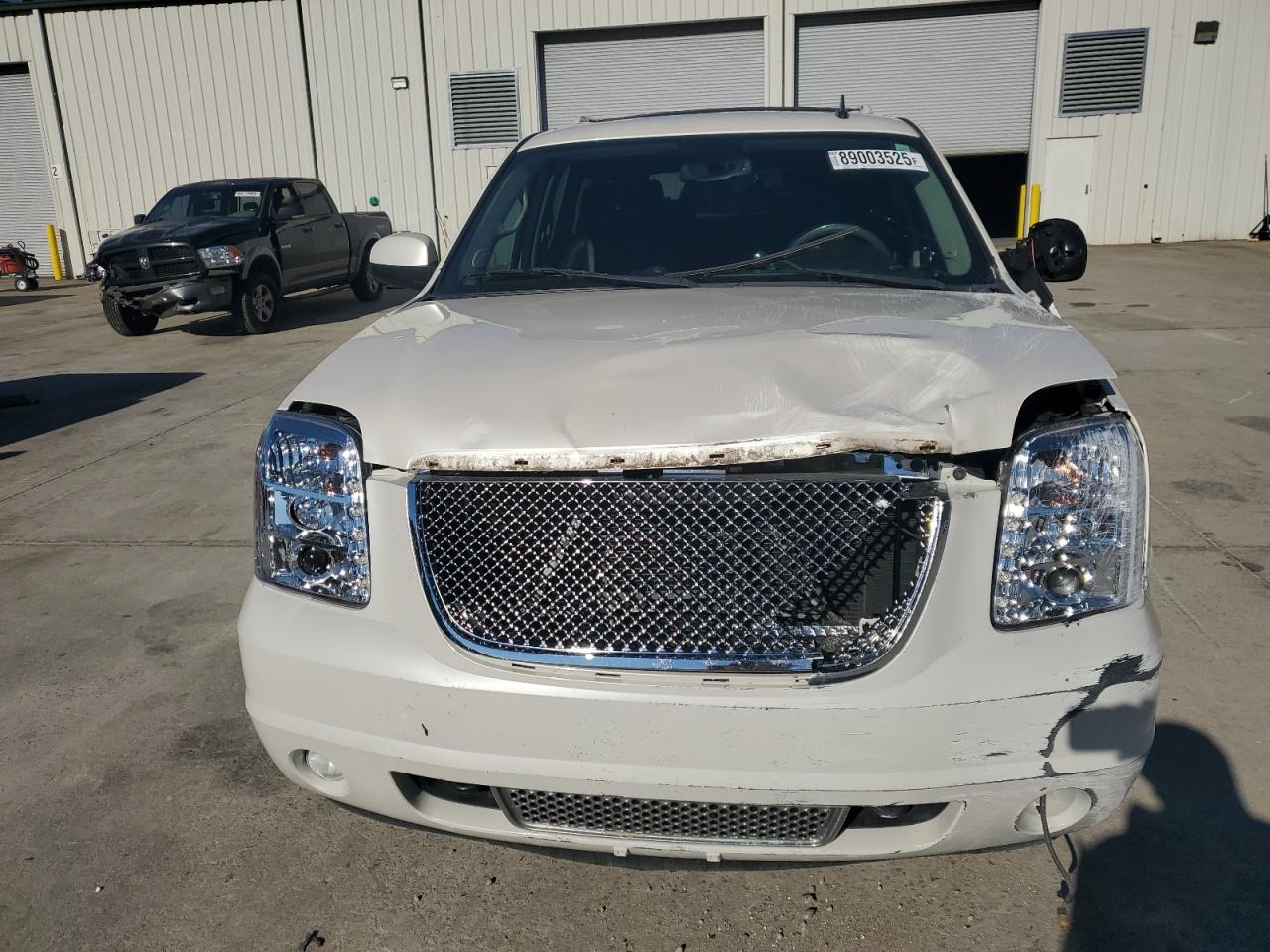 2011 GMC Yukon - Image 5