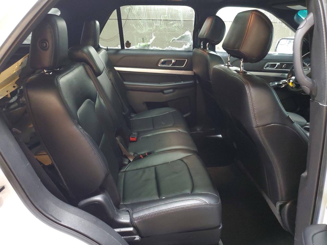 2016 Ford Explorer - Image 11