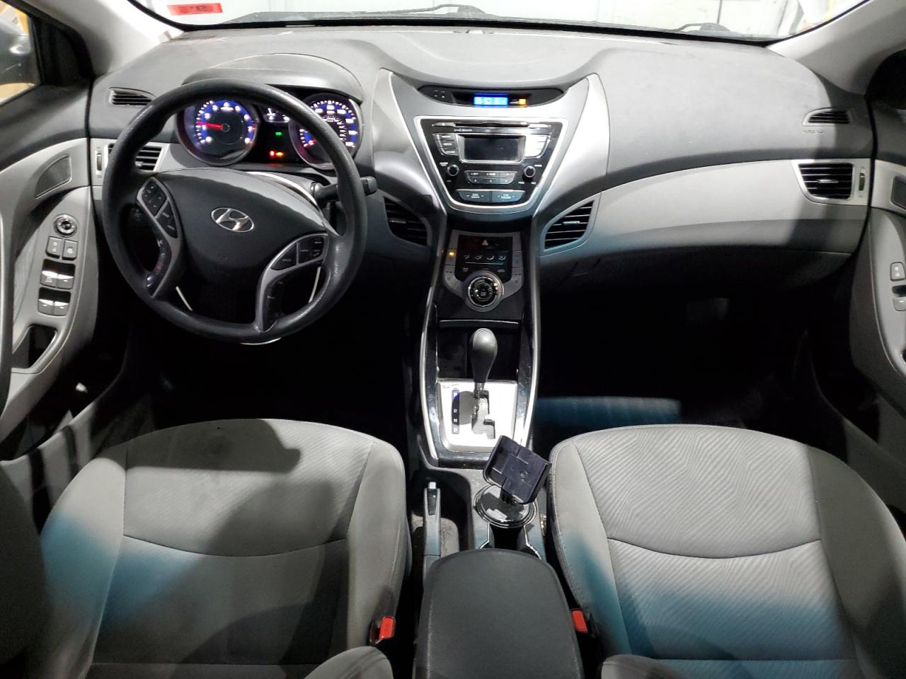 2013 Hyundai Elantra - Image 8