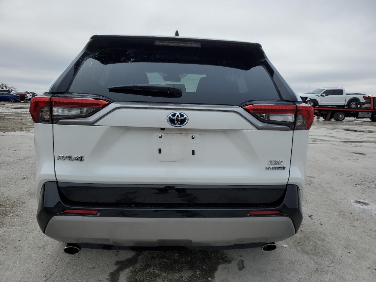 2024 Toyota RAV 4 - Image 6