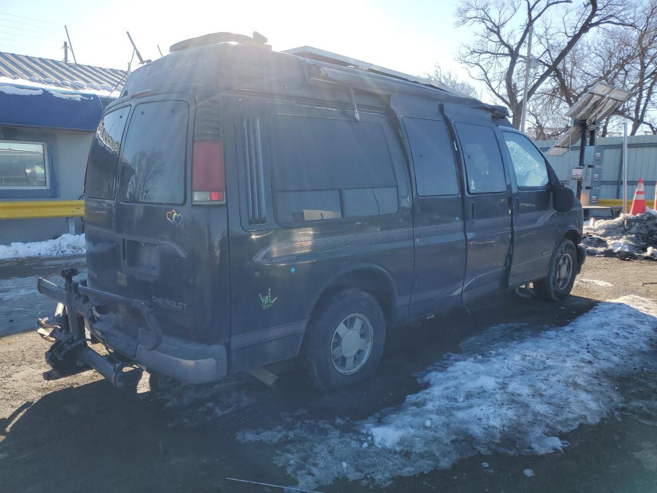 1999 Chevrolet Express - Image 3