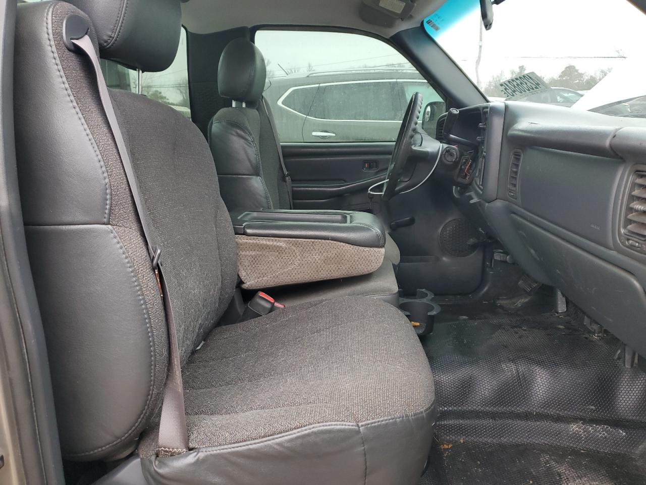 2001 Chevrolet Silverado - Image 10