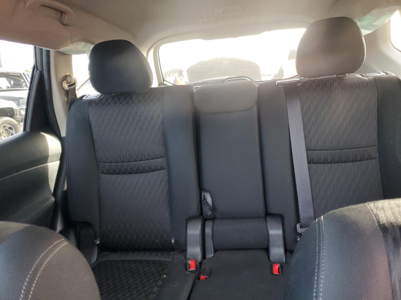 2019 Nissan Rogue - Image 10