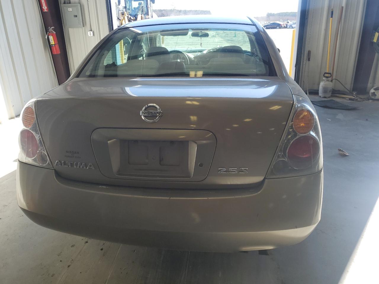 2004 Nissan Altima - Image 6