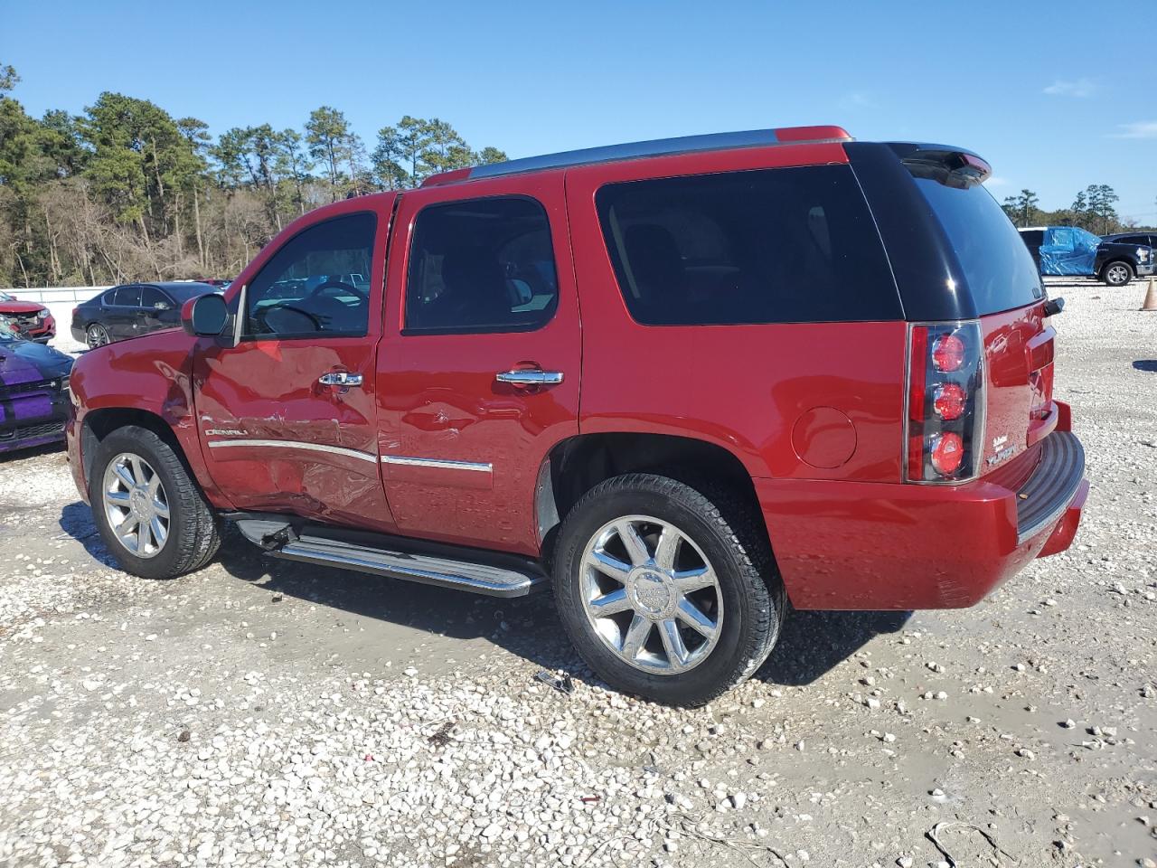 2014 GMC Yukon - Image 2