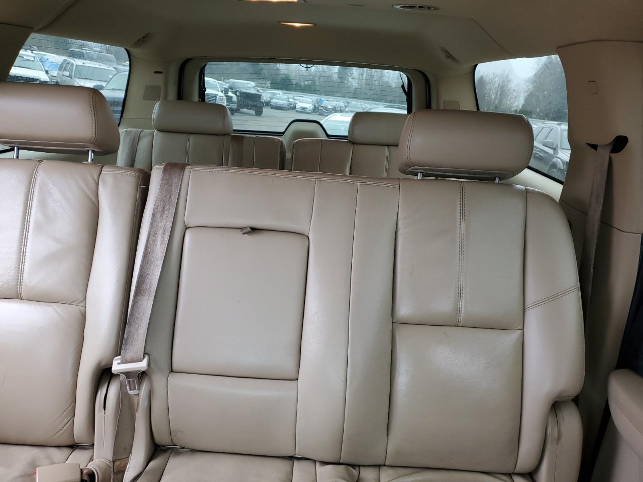 2007 Chevrolet Suburban - Image 10