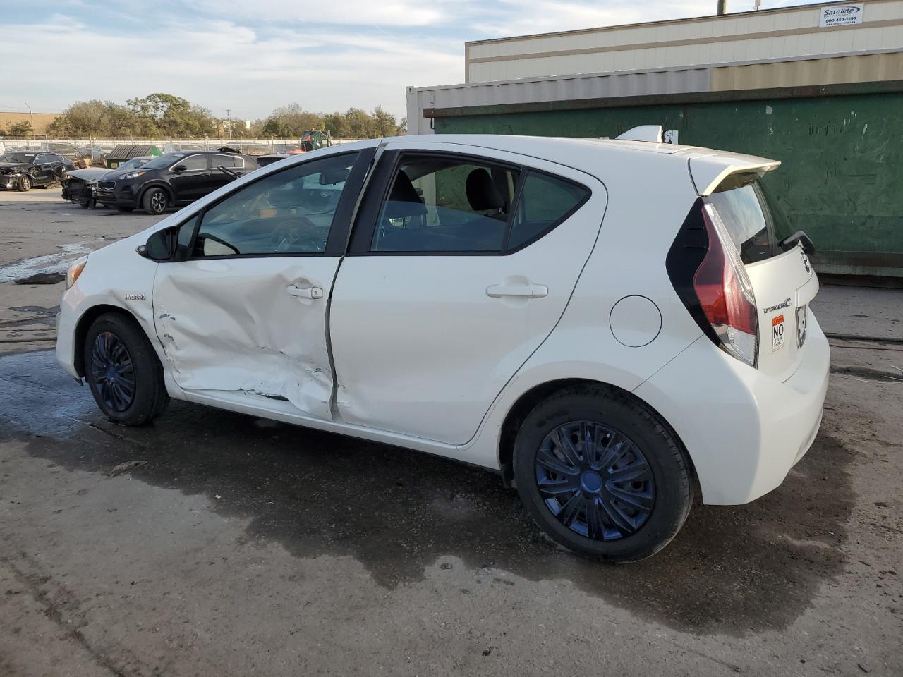 2015 Toyota Prius - Image 2