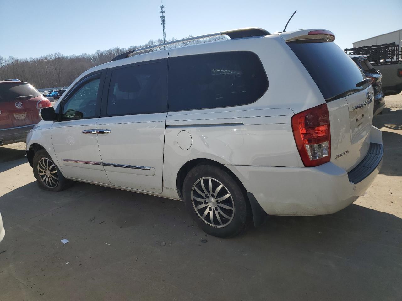 2012 Kia Sedona - Image 2