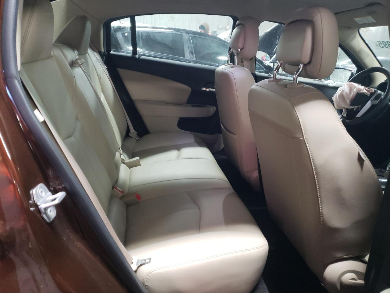 2013 Chrysler 200 - Image 10