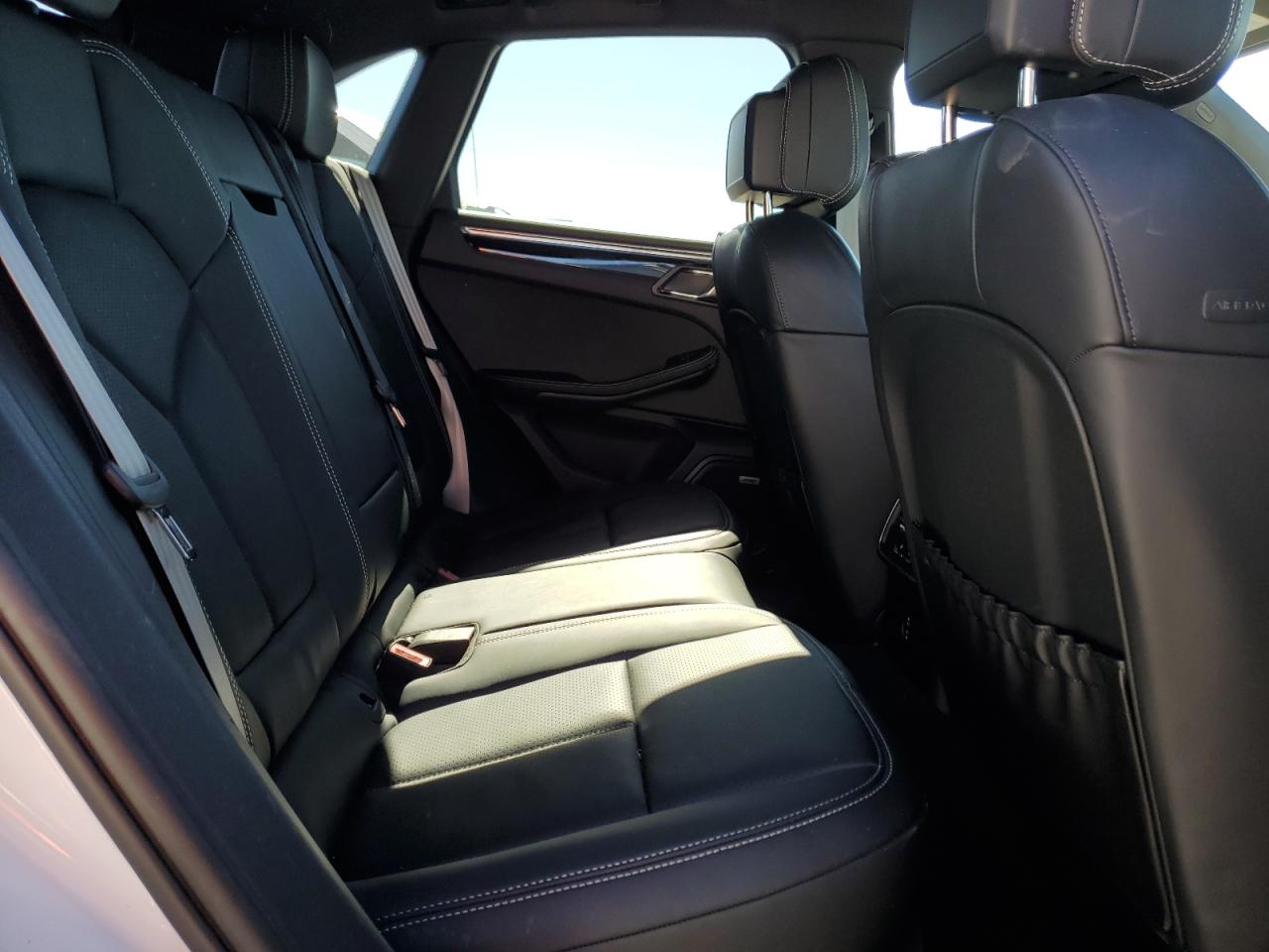 2024 Porsche Macan - Image 11