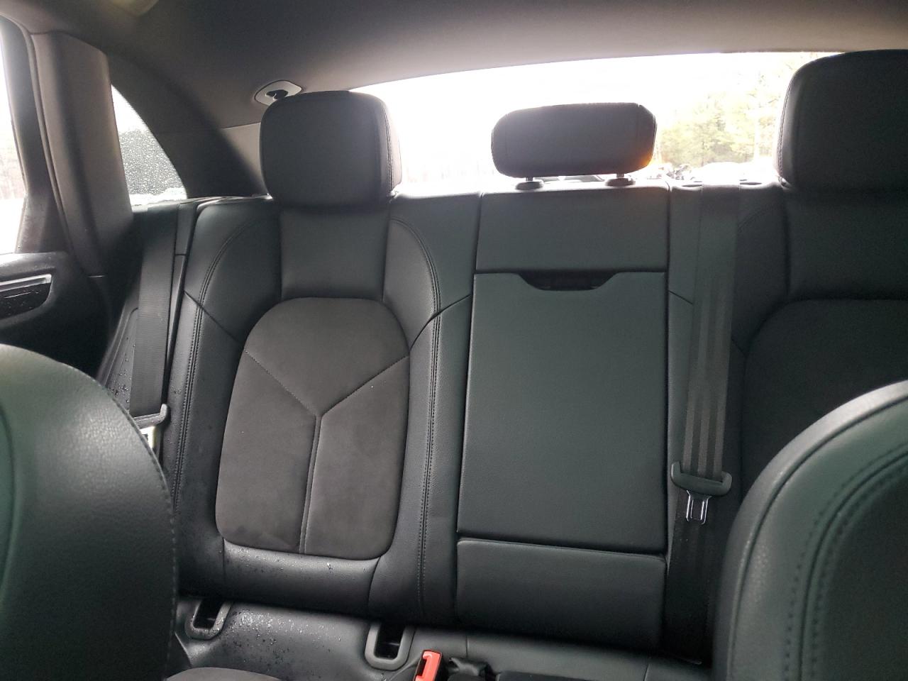 2017 Porsche Macan - Image 10