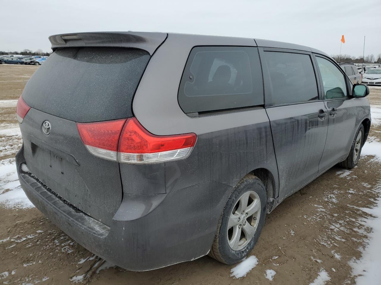 2012 Toyota Sienna - Image 3