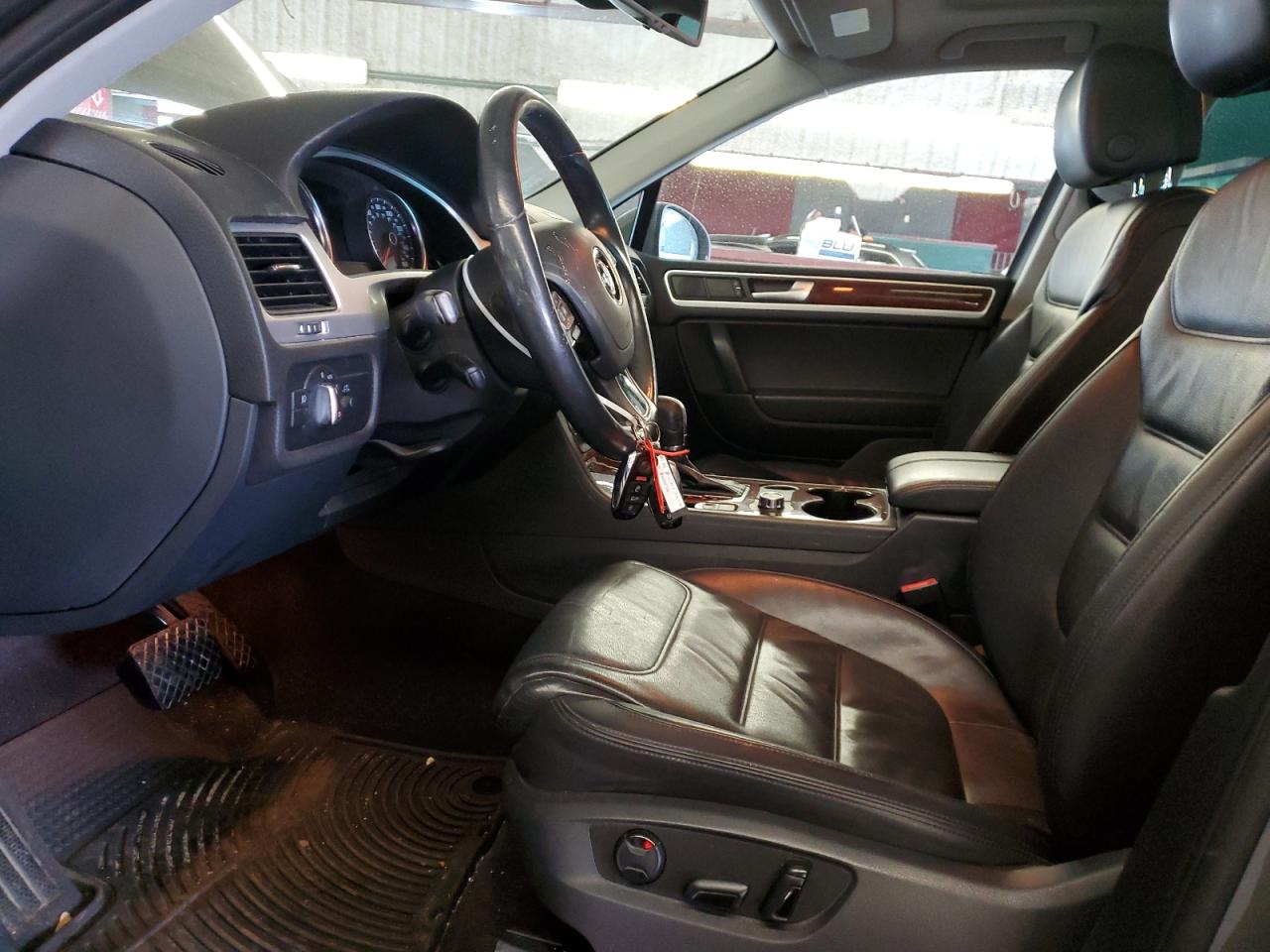 2014 Volkswagen Touareg - Image 7