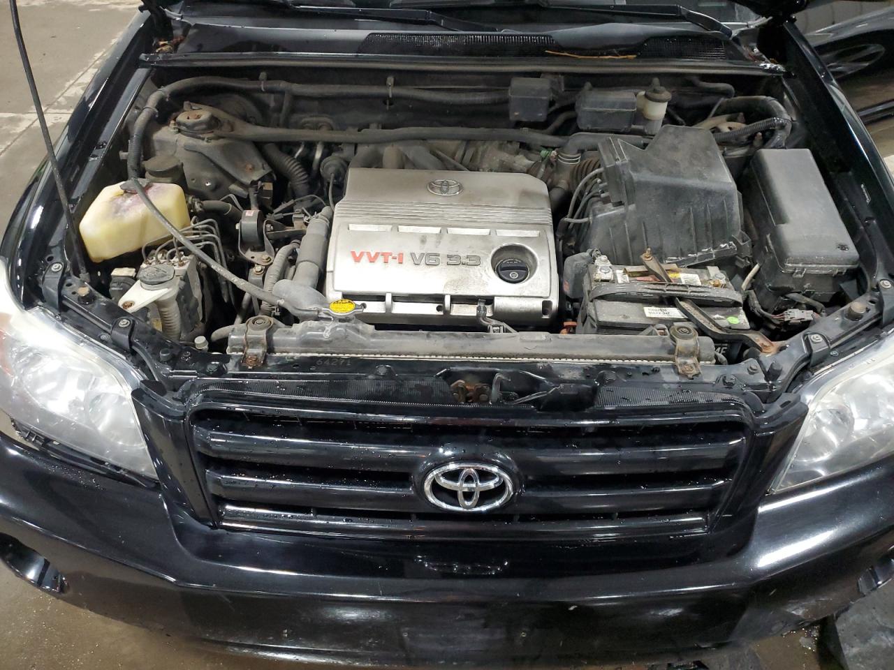 2004 Toyota Highlander - Image 12