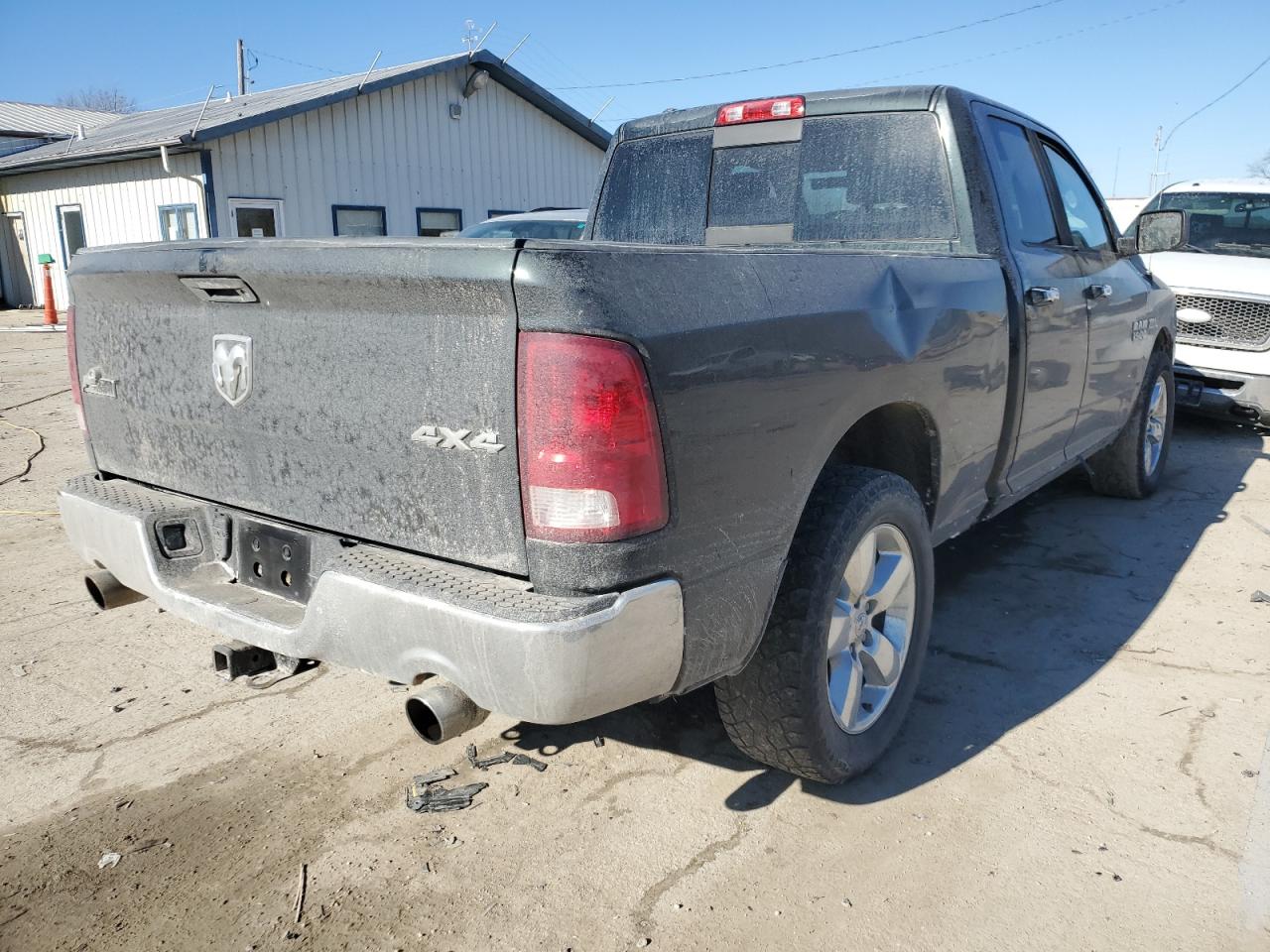 2016 RAM 1500 - Image 3