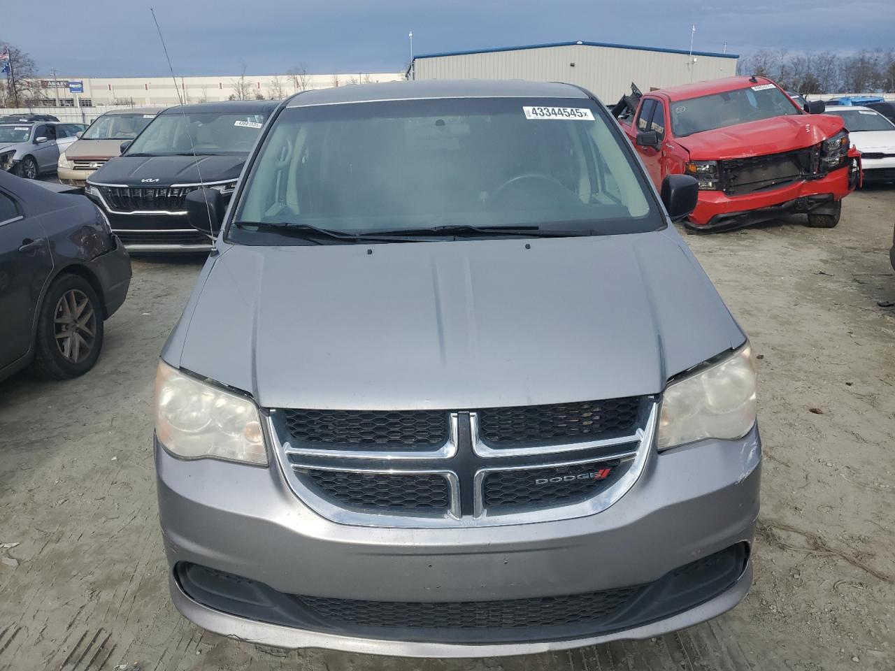 2014 Dodge Caravan - Image 5