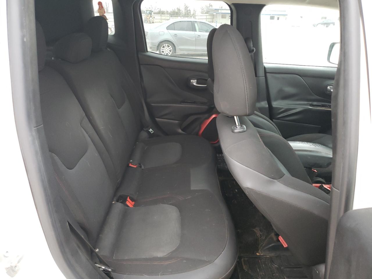 2015 Jeep Renegade - Image 11