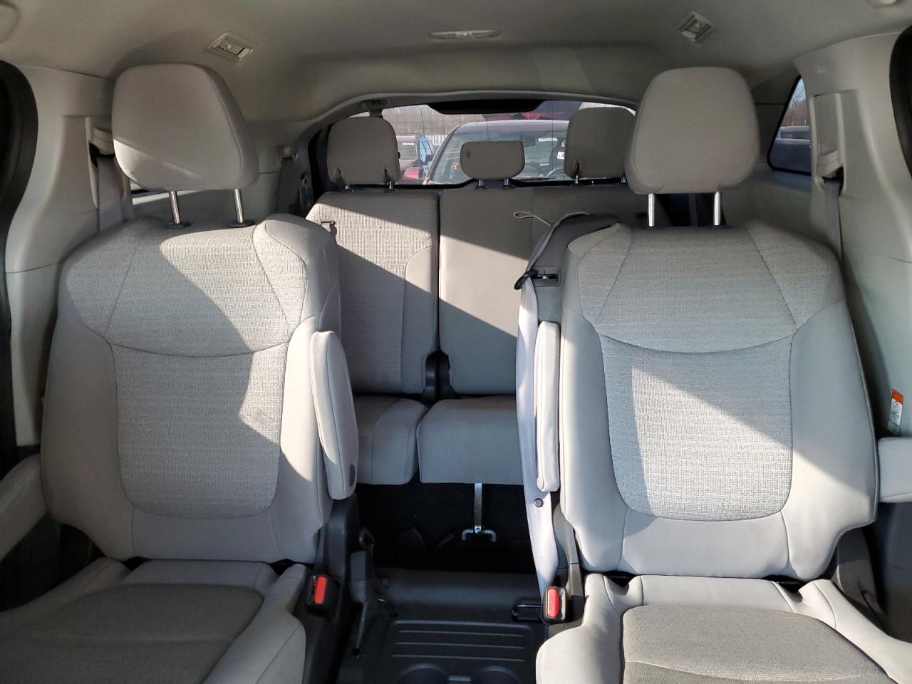 2022 Toyota Sienna - Image 10