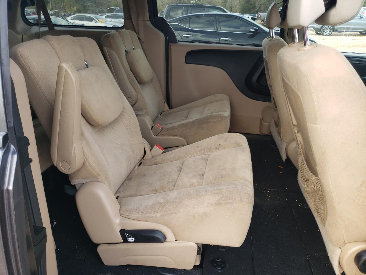 2015 Dodge Caravan - Image 11