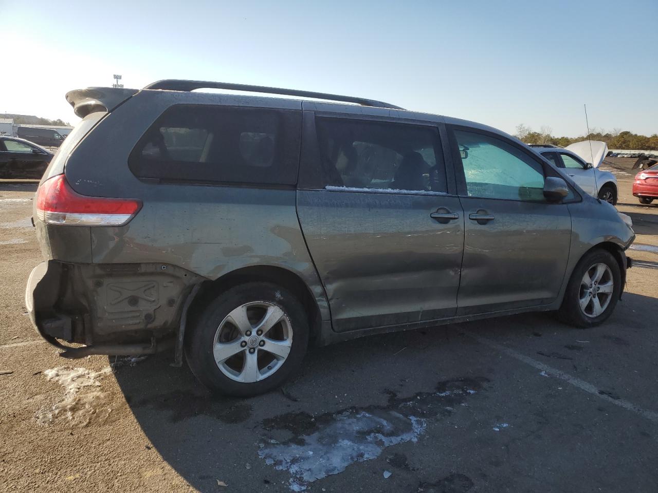 2012 Toyota Sienna - Image 3