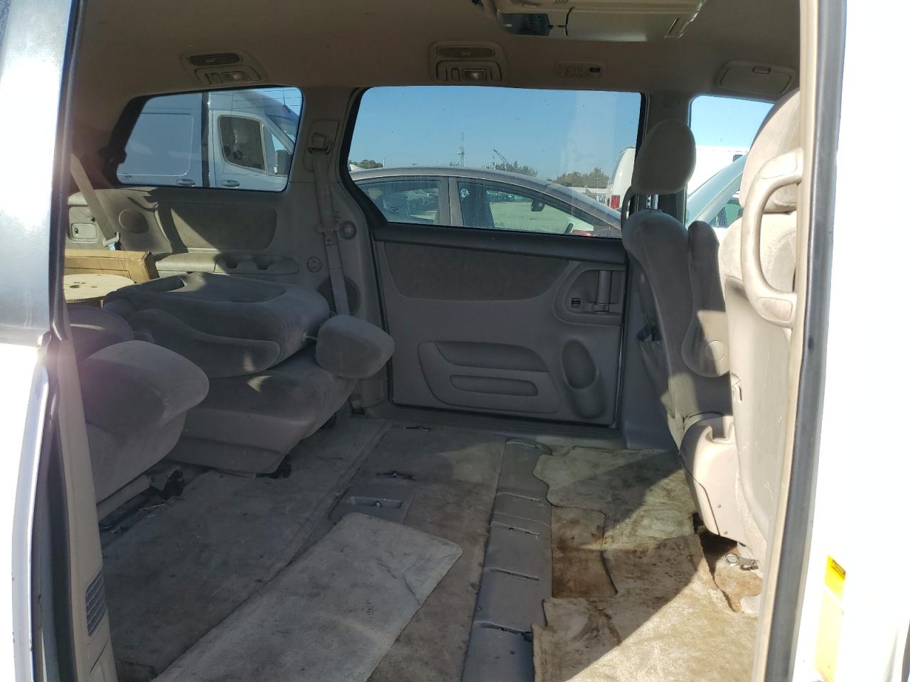 2005 Toyota Sienna - Image 11