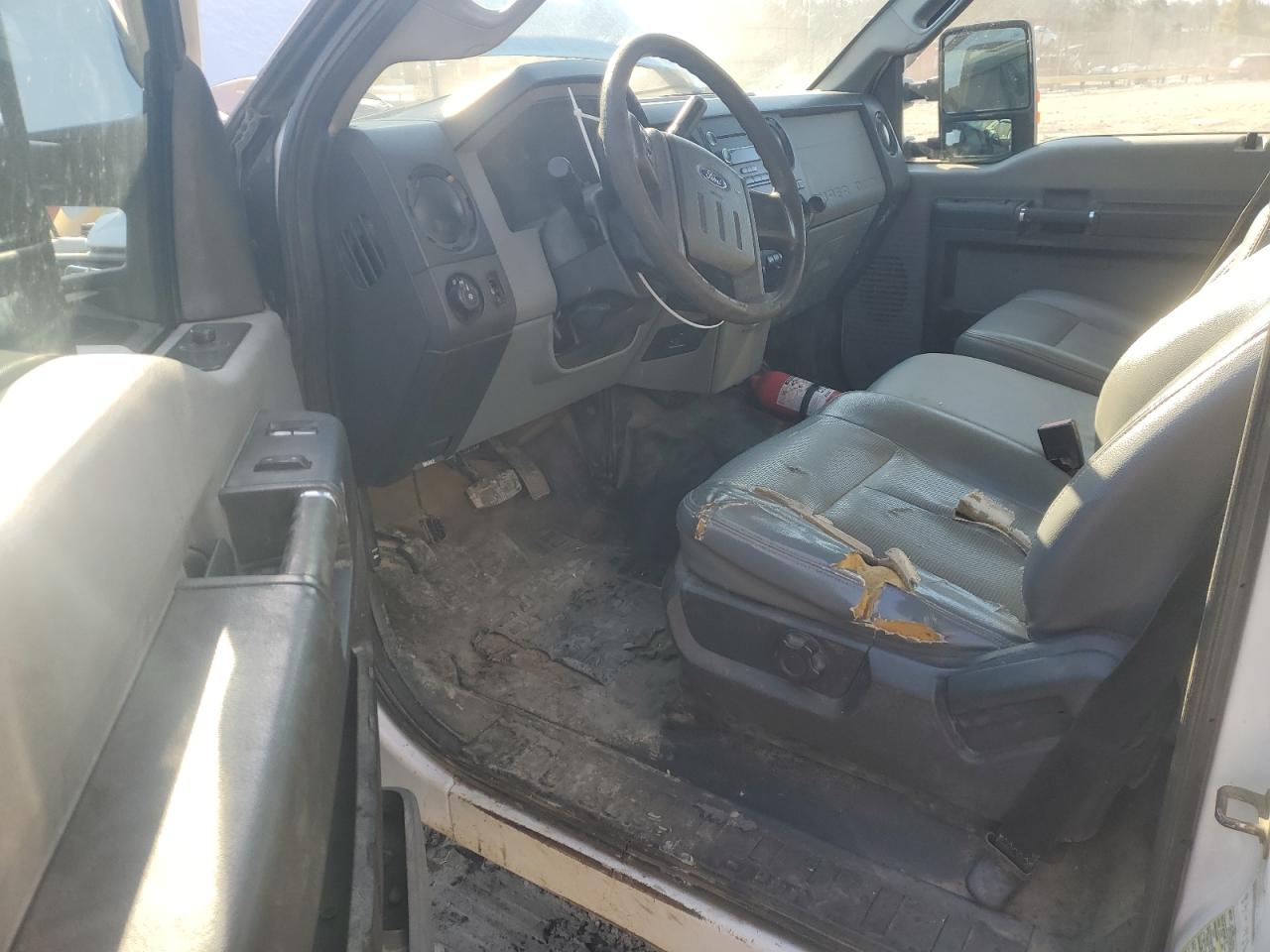 2015 Ford F350 - Image 8