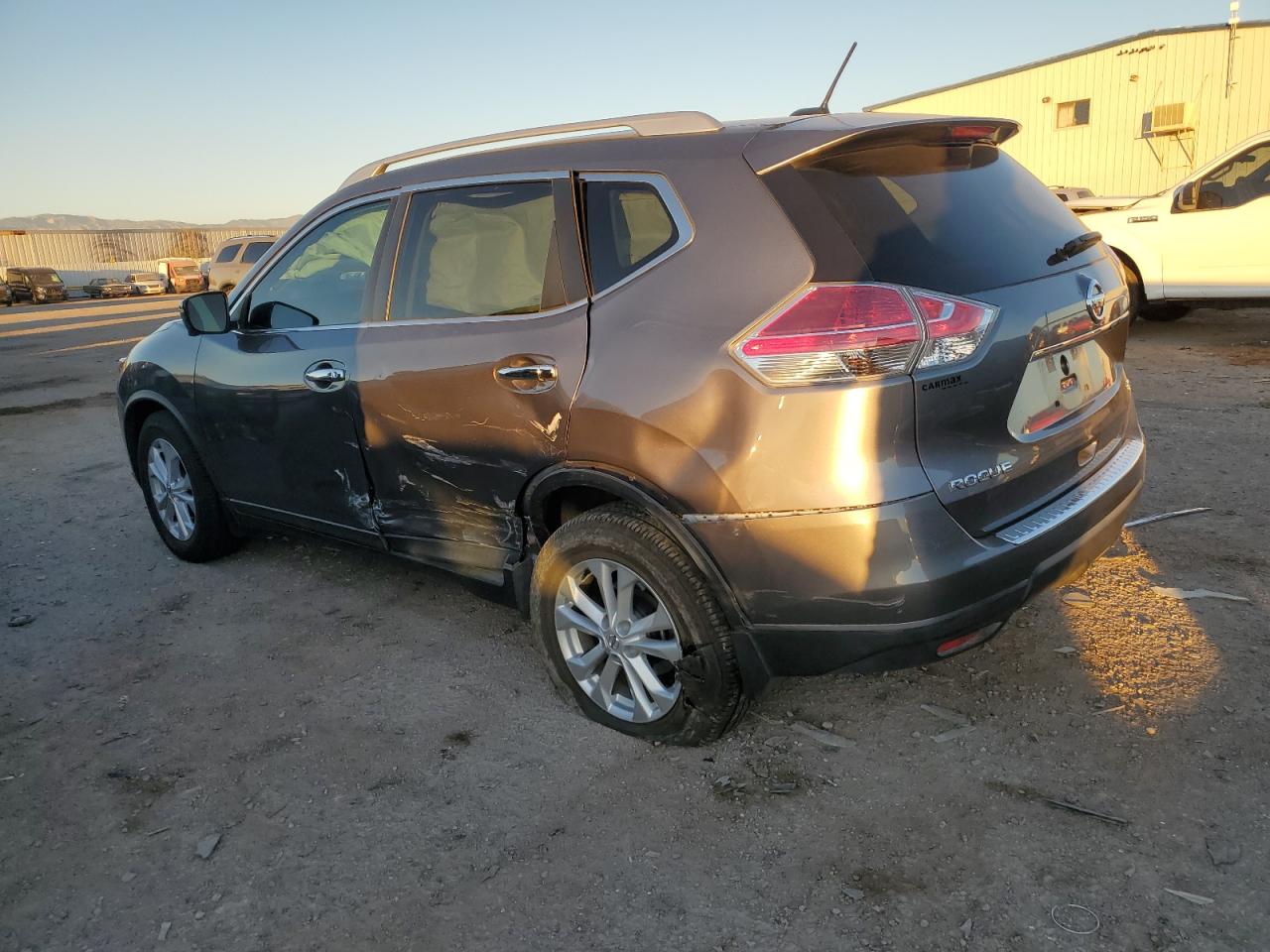 2016 Nissan Rogue - Image 2