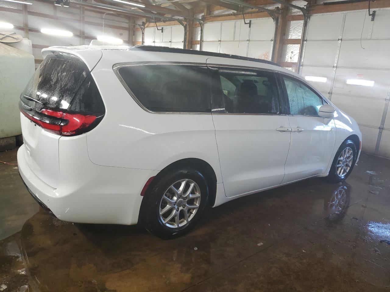 2022 Chrysler Pacifica - Image 3