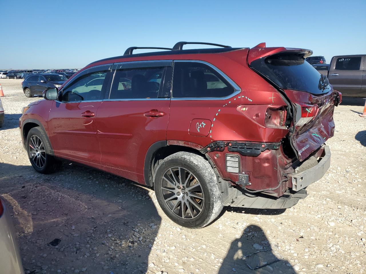 2018 Toyota Highlander - Image 2