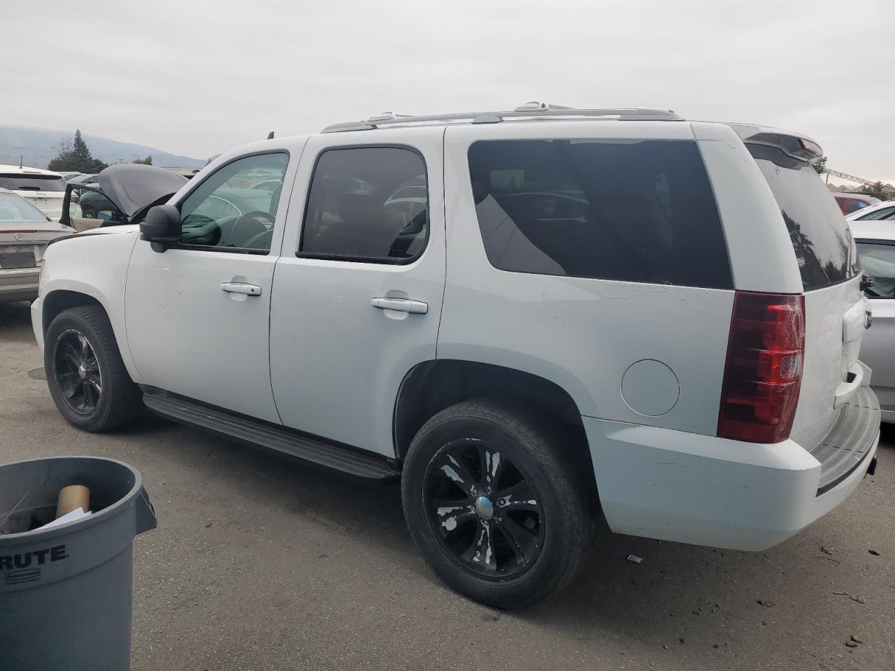 2007 Chevrolet Tahoe - Image 2