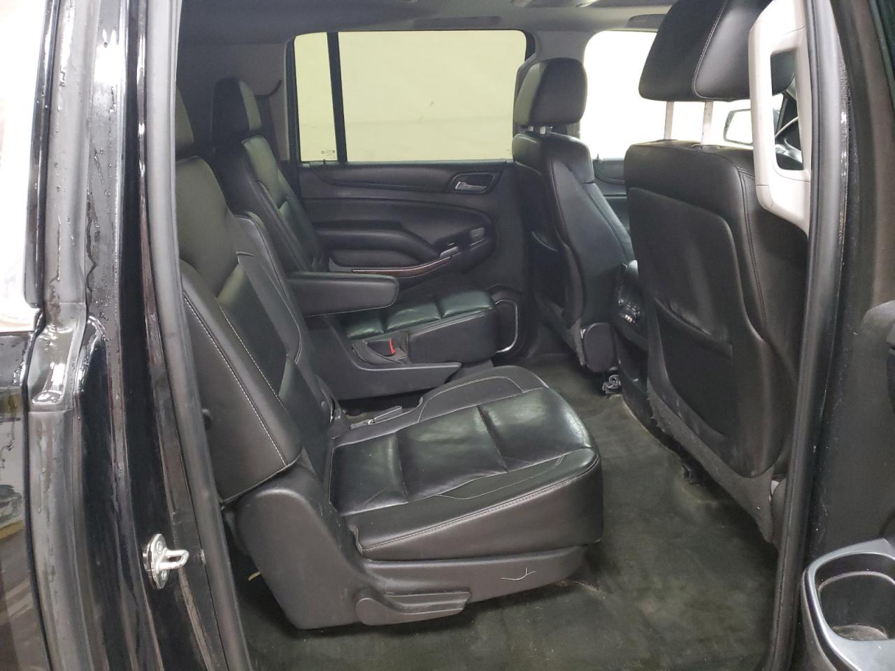 2015 Chevrolet Suburban - Image 11