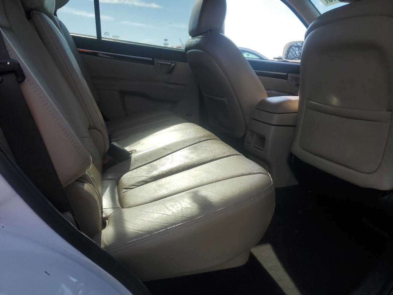 2011 Hyundai Santa Fe - Image 10