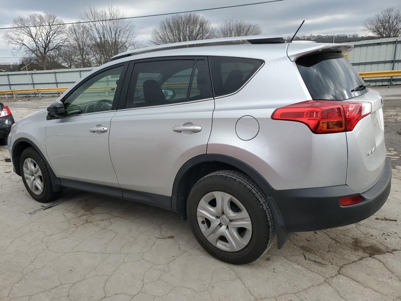 VIN JTMBFREV1FD158221 2015 TOYOTA RAV4 no.2